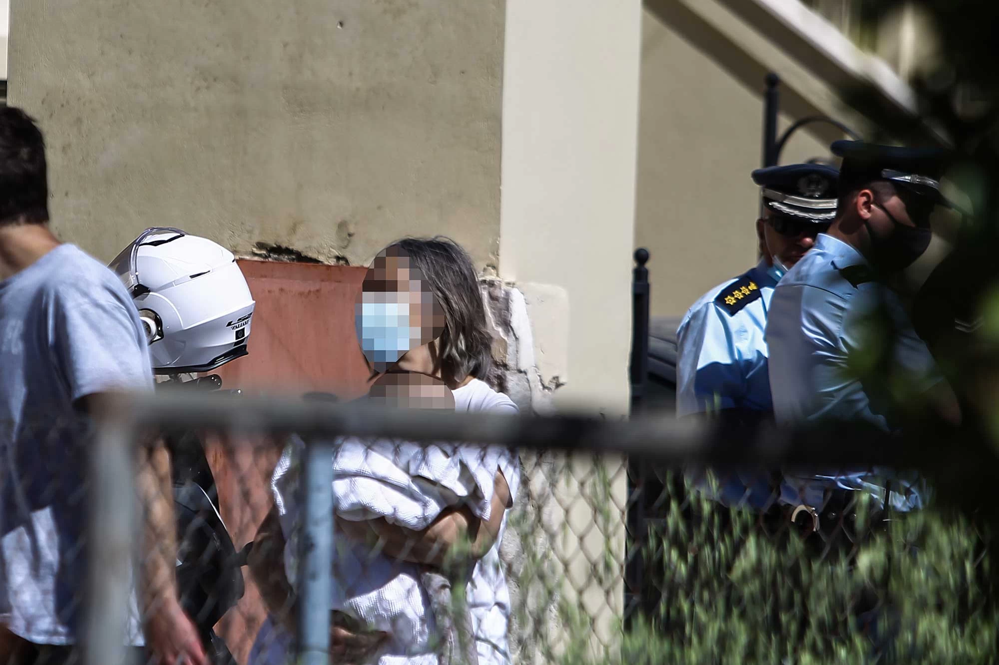 Έγκλημα στα Γλυκά Νερά: Tο 11 μηνών μωρό προσπαθούσε να ξυπνήσει τη μαμά του